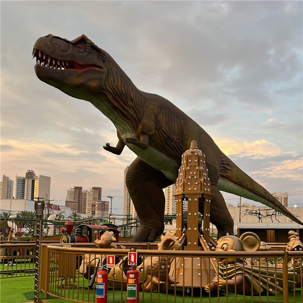 Parque com dinossauros T-Rex Park deixa a ciência de lado e